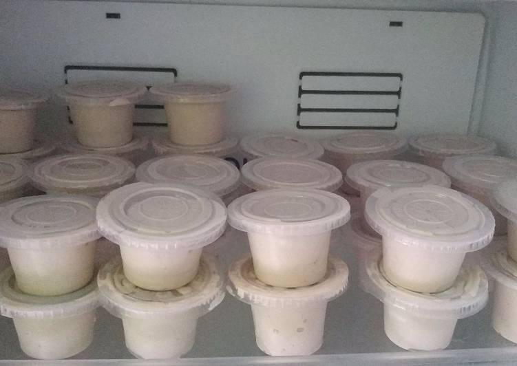 Langkah Mudah untuk Menyiapkan Es krim irit homemade yang Bikin Ngiler