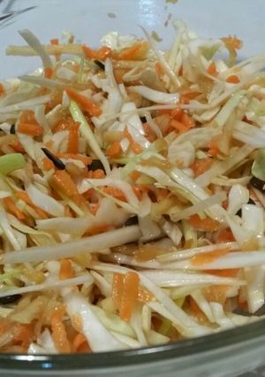 Una foto de Ensalada de zanahoria y col