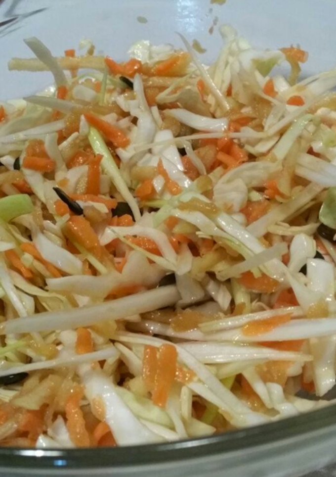 Una foto de Ensalada de zanahoria y col