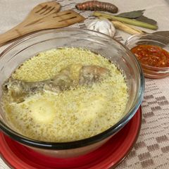 A picture of Opor Ayam/Chicken braised in coconut milk.