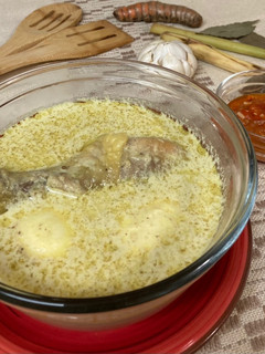 A picture of Opor Ayam/Chicken braised in coconut milk.