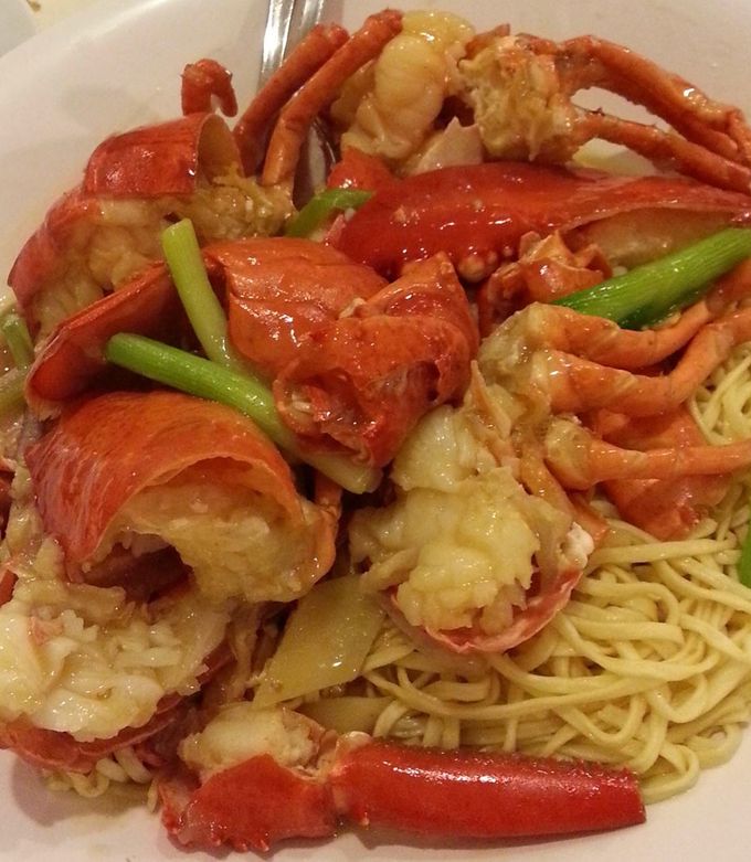 Hình của món Mì tôm hùm (lobster noodles).