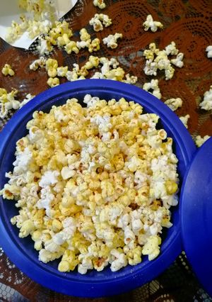 पॉपकॉर्न (Popcorn recipe in Hindi) रेसिपी मुख्य फोटो