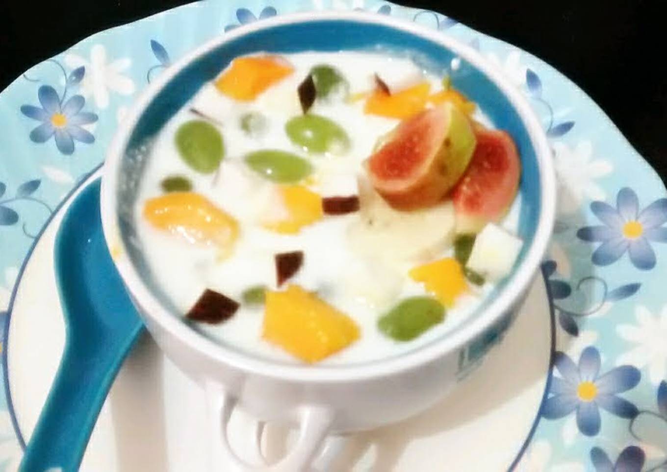 Fruit salad & yogurt