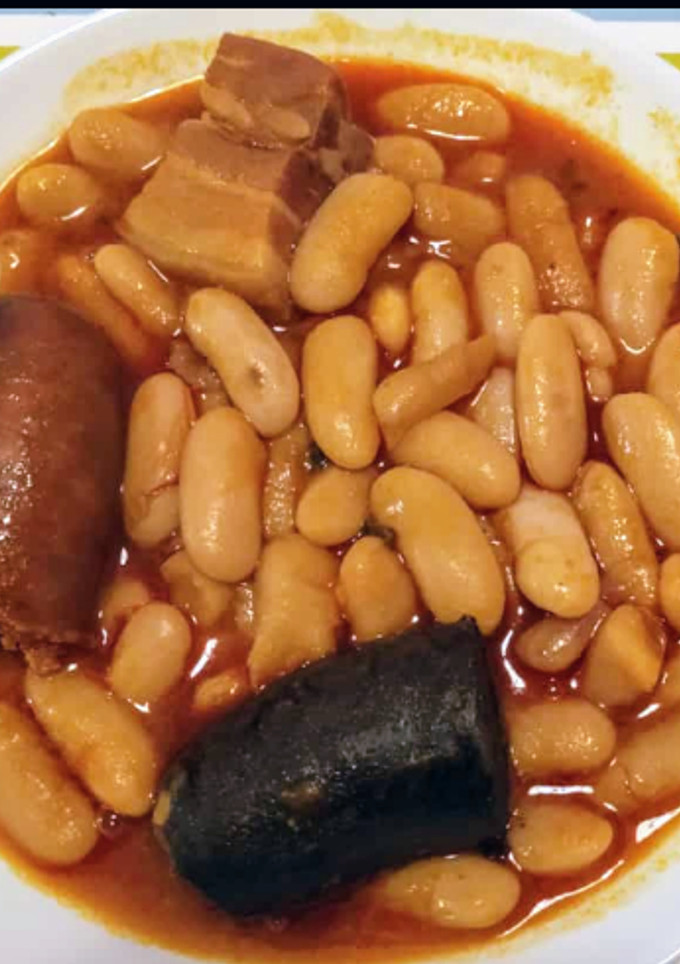 Una foto de Fabada asturiana