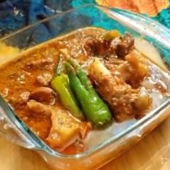 A picture of Achar gosht.