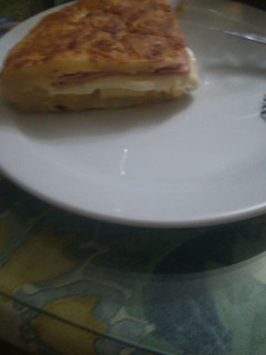 Foto principal de Tortilla de patata rellena de queso y york