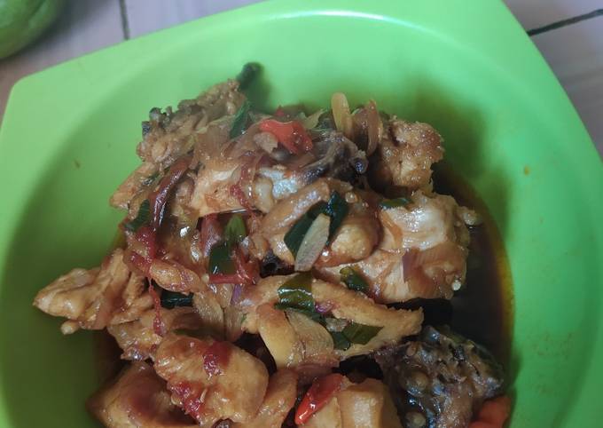 Ayam kecap pedas