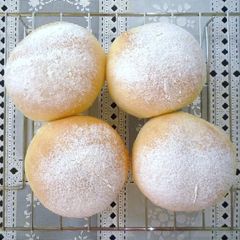 A picture of My Favorite White Bread Rolls.
