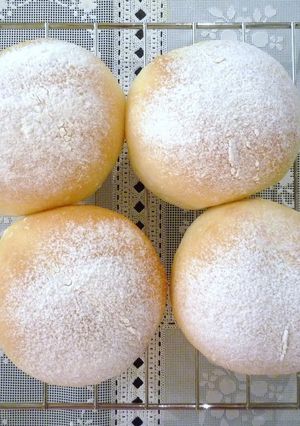 A picture of My Favorite White Bread Rolls.