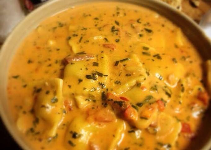 Simple Way to Make Any-night-of-the-week Creamy Tomato Soup with Chicken &amp; Garlic Ravioli
