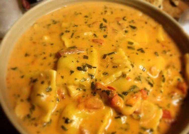 Made by You Creamy Tomato Soup with Chicken &amp; Garlic Ravioli