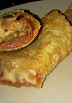 A picture of Pizza Egg Rolls!.