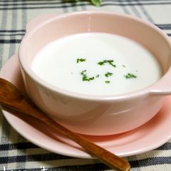 A picture of Cold Potato Soup.