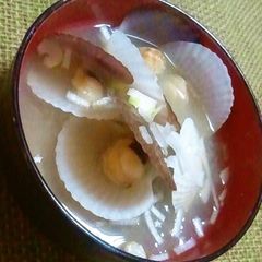 A picture of Fresh Scallop Miso Soup.