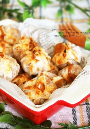 A picture of Chili-Mayo Shrimp Pouches made with Leftover Gyoza Wrappers.