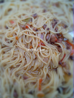 A picture of Spaghetti with beans.