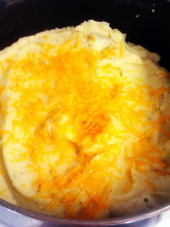 A picture of Buttermilk Cheddar Mashed Potatoes.