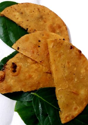 A picture of Aloo stuffed puri.