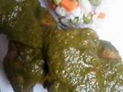 Una foto de crema de huacatay