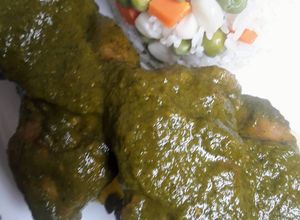 Una foto de Lomo de Pavita con papita y salsa de Huacatay 🇵🇪