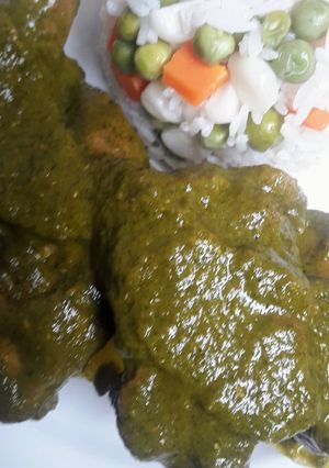 Una foto de Lomo de Pavita con papita y salsa de Huacatay 🇵🇪