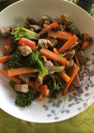 Una foto de Salteado de cerdo con verduras