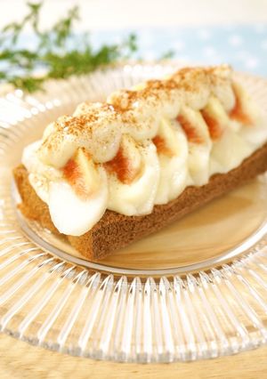 A picture of Easy Asian Pear & Fig Dessert with Sandwich Bread.