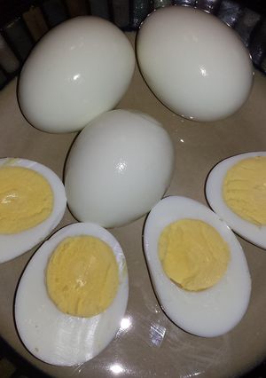A picture of "Easy Peel" Hard Boiled Eggs.