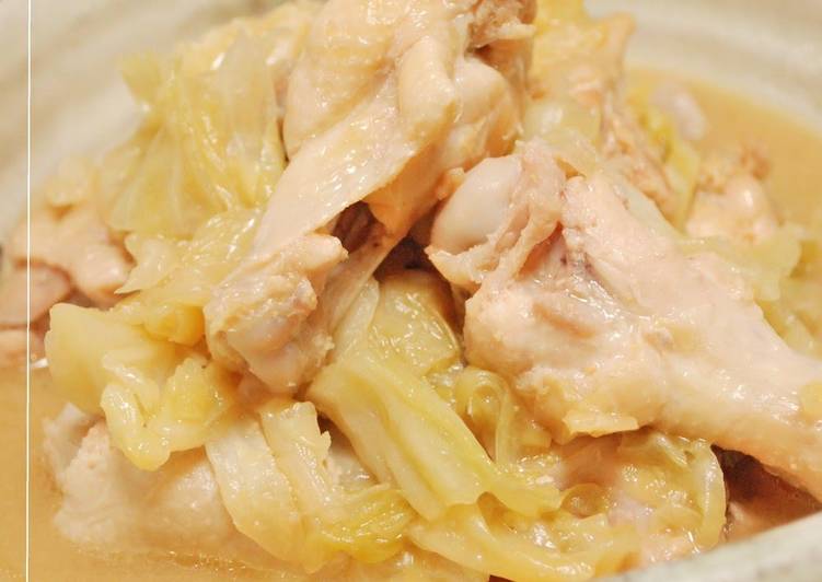 Recipe of Quick Miso-Sake Steamed Cabbage &amp; Chicken Drumettes