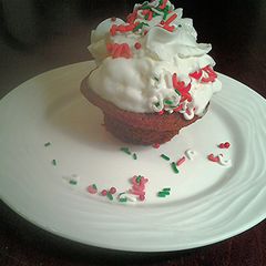 A picture of Gingerbread Cupcakes.