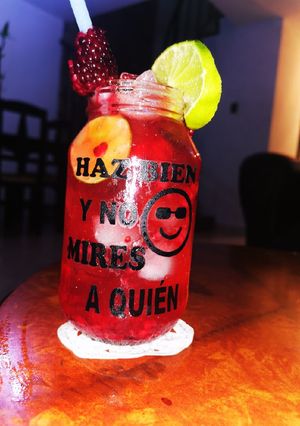 Una foto de Cóctel de mora con gatorade