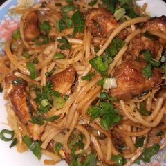 A picture of Full Chicken hakka noodles.