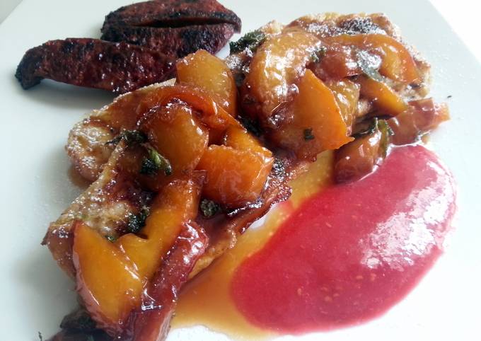 French toast and caramelized peaches with raspberry sauce