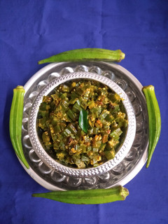 *வெண்டைக்காய் பொடிக் கறி*(vendaikkai podi curry recipe in tamil) செய்முறை முக்கிய புகைப்படம்