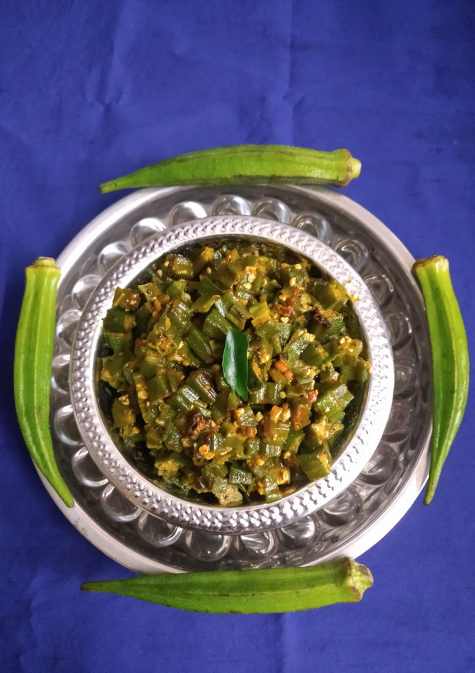 *வெண்டைக்காய் பொடிக் கறி*(vendaikkai podi curry recipe in tamil) செய்முறை முக்கிய புகைப்படம்