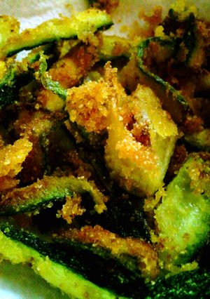 A picture of crispy zucchini juliennes.