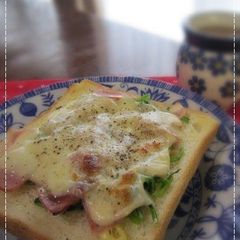 A picture of Spinach and Bacon Cheese Toast.