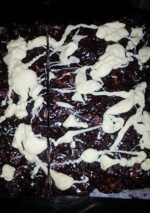 A picture of Awesome Tiffin (no bake chocolate cake) plus ginger Tiffin.