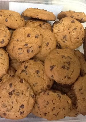 A picture of Chocolate Chip Walnut Cookies.