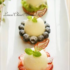 A picture of Easy Fruit Tarts with Lemon and Cheese Mousse.