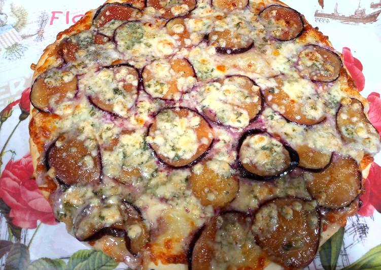 Pizza de higos y queso azul