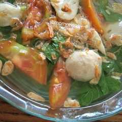 A picture of Bakso kuah bayam.