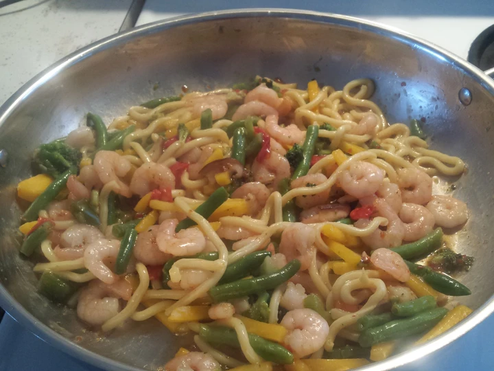 Easy Steps to Prepare Recipe Sweet Chilli and Lime Prawn Stir fry that is Can Pamper Your Tongue, Can Spoil the Tongue}