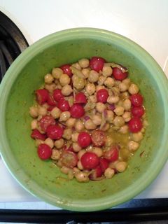 A picture of garbanzo pesto salad.