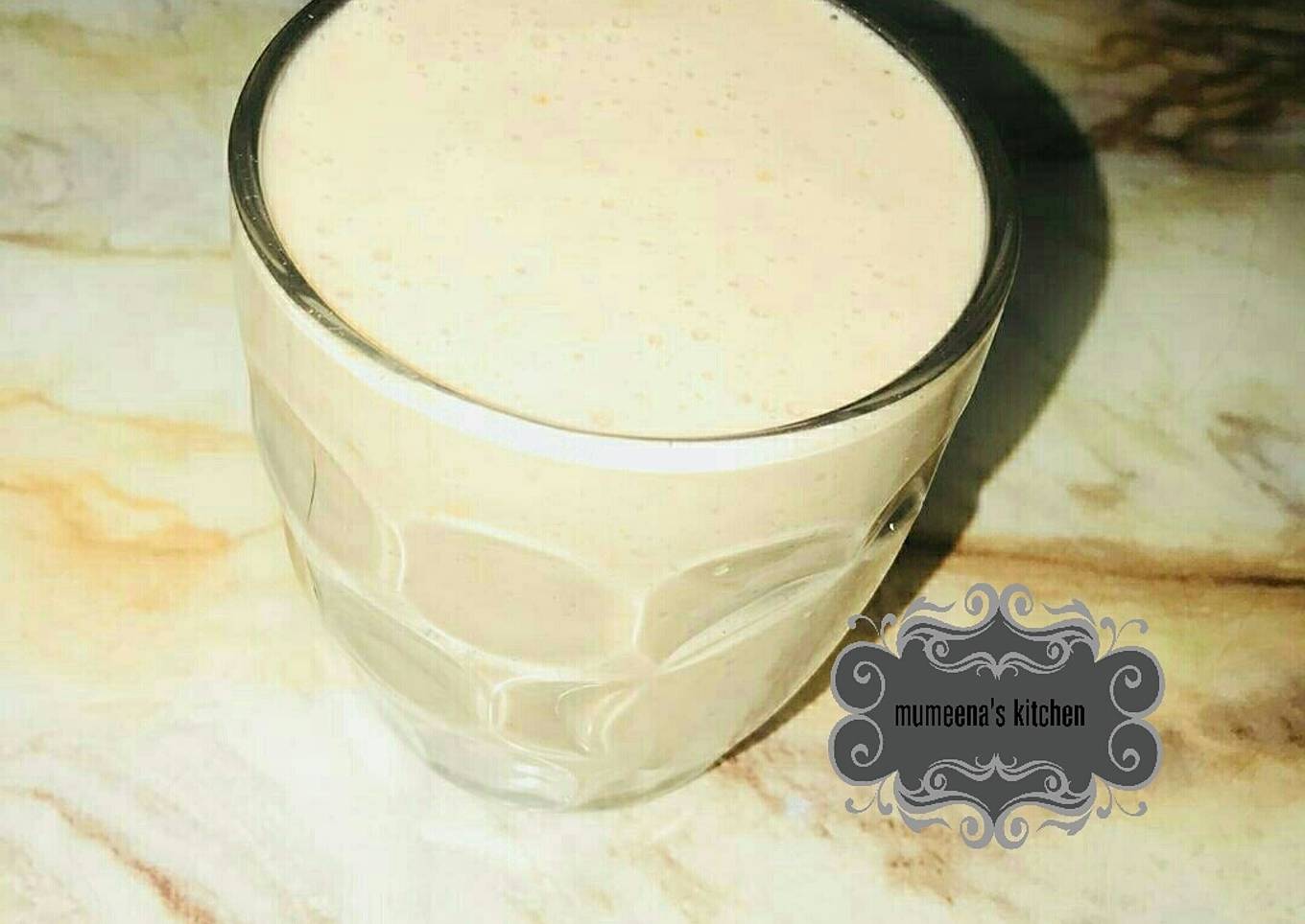 Banana and date smoothie
