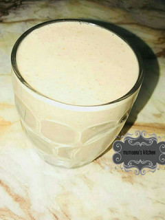 A picture of Banana and date smoothie.