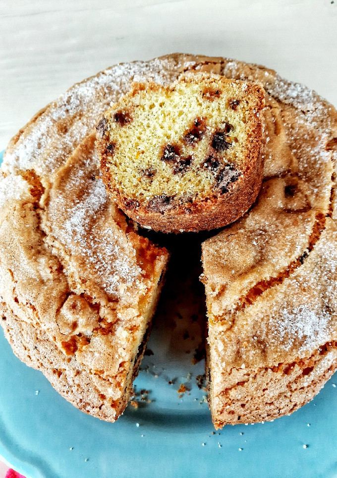 Una foto de Budín matero de naranja 🍊con chips de chocolate 🍫