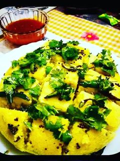 সুজির ধোকলা বা রাভা ধোকলা (soojir dhokla recipe in Bengali) রেসিপির প্রধান ছবি