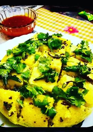 সুজির ধোকলা বা রাভা ধোকলা (soojir dhokla recipe in Bengali) রেসিপির প্রধান ছবি